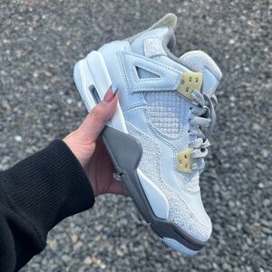 Authentic! Brand new! Jordan 4 Retro SE Craft photon Dust (GS)